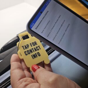 Zawieszka na bagaż z NFC – walizka