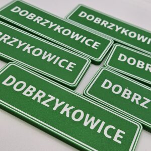 Magnes na lodówkę – znak drogowy z nazwą miejscowości