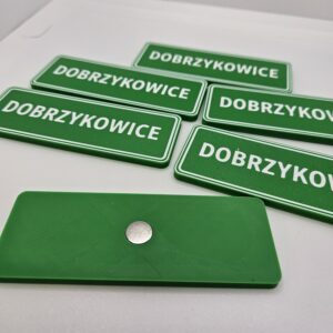 Magnes na lodówkę – znak drogowy z nazwą miejscowości